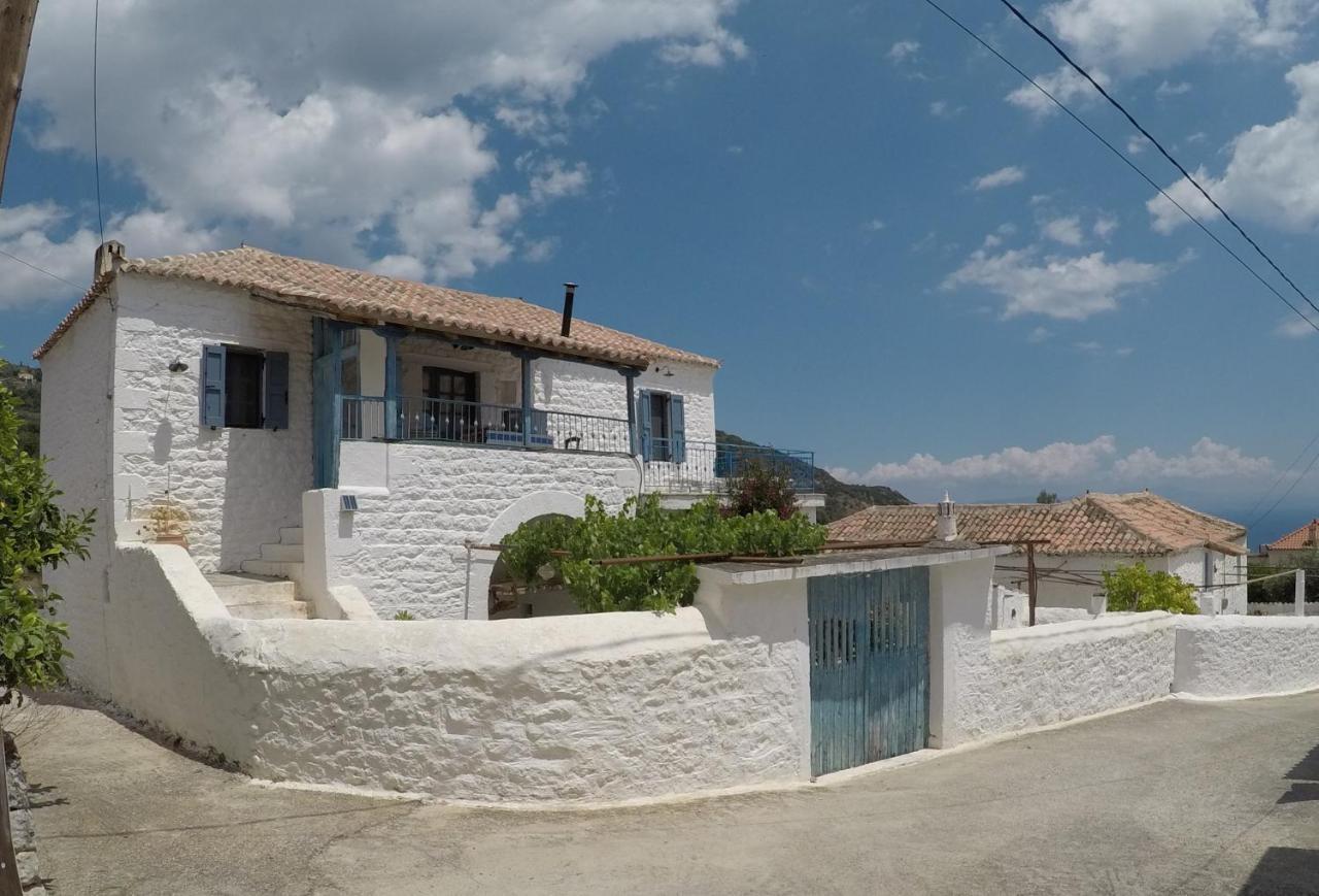 Lovely Traditionnal House With Sea View Tirós Екстериор снимка